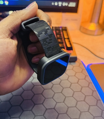 Manama, Electronics, BHD 30,  Garmin Bounce Black Camo Smartwatch  Durable And Suitable For Swimming, Keep Track Of Spor