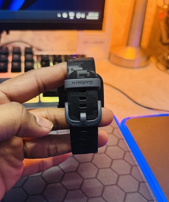 Manama, Electronics, BHD 30,  Garmin Bounce Black Camo Smartwatch  Durable And Suitable For Swimming, Keep Track Of Spor