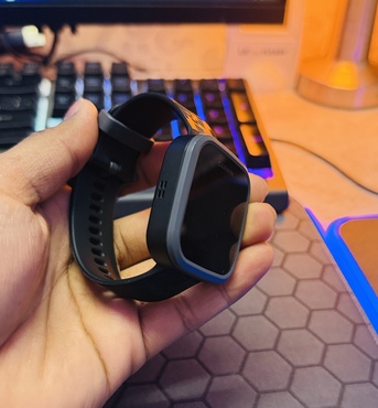 Manama, Electronics, BHD 30,  Garmin Bounce Black Camo Smartwatch  Durable And Suitable For Swimming, Keep Track Of Spor