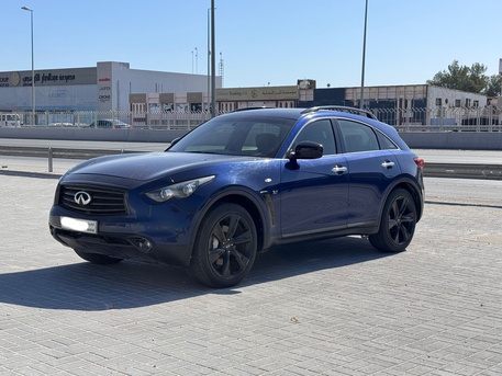 Manama, Vehicles, Cars & Trucks , BHD 3700,  Infiniti QX-70,  2015,  Automatic,  180400 KM,   /  (Blue)