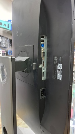 Manama, Computers, BHD 37,  DELL 24" Full HD IPS Borderless Monitor 180* Rotatable Very Good Working WhatsApp 34593559