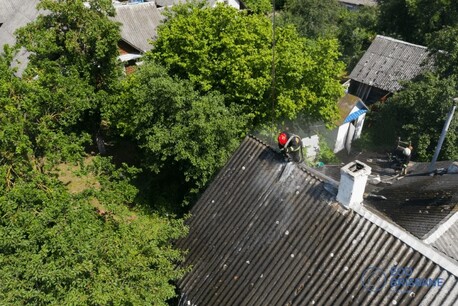 Brisbane, Cleaning, Avoid DIY Roof Pressure Cleaning &ndash; Protect Your Home Today