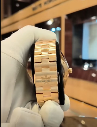 Dubai, Clothing & Accessories, AED 60000,  Vacheron Constantin Full Rose Gold &ndash; Luxury Tourbillon | Excellent Condition