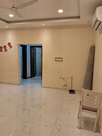 Manama, Apartments/Houses, BHD 300/year,  2 BR,  Including Ewa And Semi-furnished  شامل الكهرباء و نصف مفروشه