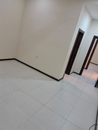 Manama, Apartments/Houses, BHD 300/year,  2 BR,  Including Ewa And Semi-furnished  شامل الكهرباء و نصف مفروشه