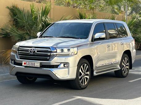 East Riffa, Vehicles, Cars & Trucks , BHD 17200,  Toyota Land Cruiser GXR V8,  2018,  Automatic,  180000 KM,   MODEL  FOR SALE