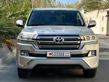 East Riffa, Vehicles, Cars & Trucks , BHD 17200,  Toyota Land Cruiser GXR V8,  2018,  Automatic,  180000 KM,   MODEL  FOR SALE
