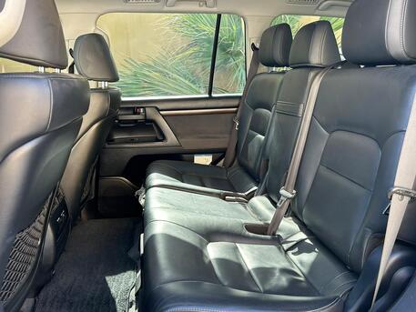 East Riffa, Vehicles, Cars & Trucks , BHD 17200,  Toyota Land Cruiser GXR V8,  2018,  Automatic,  180000 KM,   MODEL  FOR SALE