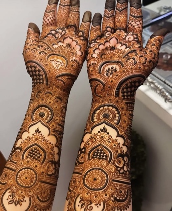 Al Murabba, Beautician, Expert Henna(mehendi) Artist: Custom Designs