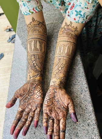 Al Murabba, Beautician, Expert Henna(mehendi) Artist: Custom Designs