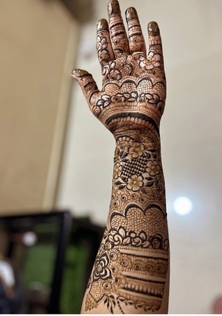 Al Murabba, Beautician, Expert Henna(mehendi) Artist: Custom Designs