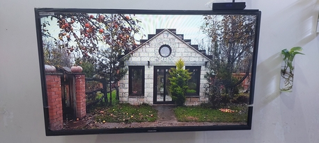 Riyadh, Electronics, SAR 300,  32 Inch LCD And TV Box With Unlimited Channels