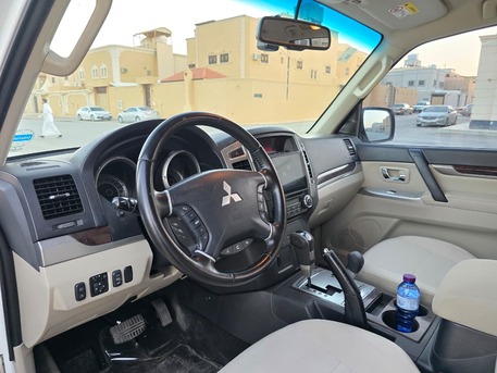 Riyadh, Vehicles, Cars & Trucks , SAR 67000,  Mitsubishi Pajero GLS,  2020,  Automatic,  87000 KM,    Mid Options With 4x4 For Sales (1st Owner)