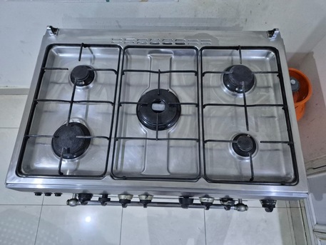 Riyadh, Appliances, SAR 650,  Household Appliances (electric Oven/cooking Range/ IKEA Dining Table)