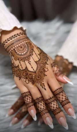 Hara, Beautician, Henna Artist