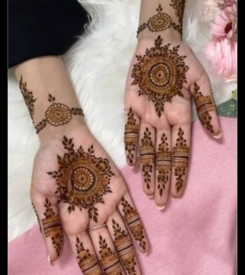 Hara, Beautician, Henna Artist