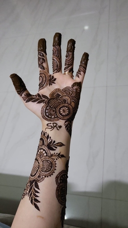 Al Iskan, Free Items, Mehendi/Henna Design
