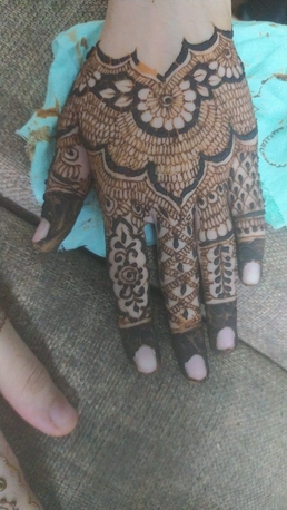 Al Iskan, Free Items, Mehendi/Henna Design