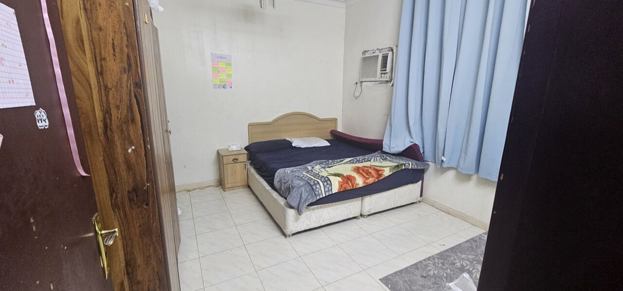 Riyadh, Housing Exchanges, SAR 1000/month,  Studio,  Room Available For Executive Bachelor Preferred Pakistani