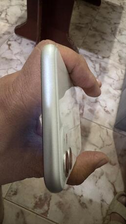 Manfuha Al-Jadidah, Mobile Phones, SAR 700,  IPhone 11, 128 GB, White Color, Excellent Condition, Battery, 74% Never Repaired Or Opened