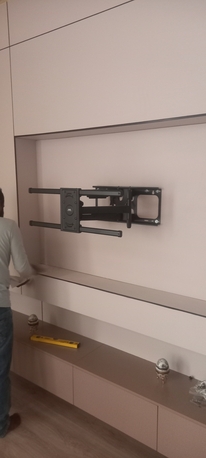 Riyadh, Business, TV Stand