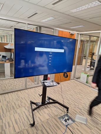 Riyadh, Business, TV Stand