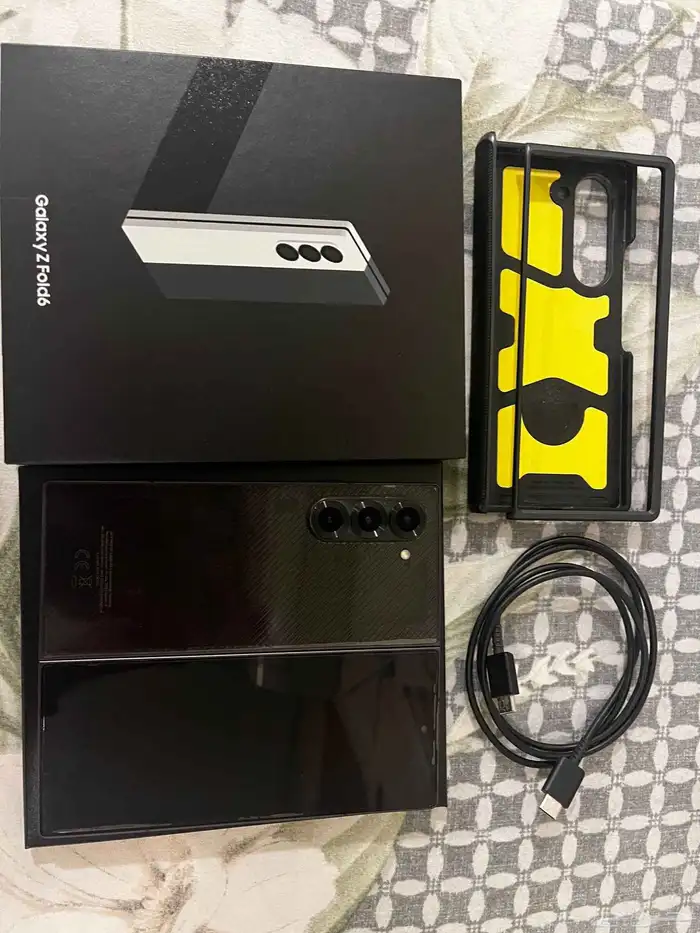 Dammam, Mobile Phones, SAR 3600,  Samsung Z Fold 6 12GB RAM 256GB Storage 1 Year Old Full Box