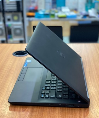 Manama, Computers, BHD 73,  DELL Latitude Core I7 Laptop 8GB DDR4 RAM 256GB SSD Smart Card CPR Reader Free Bag & Mouse