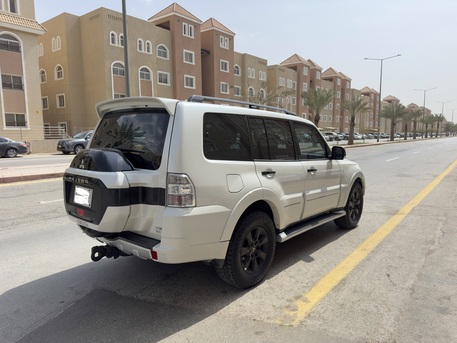 Riyadh, Vehicles, Cars & Trucks , SAR 57000,  Mitsubishi Pajero,  2018,  Automatic,  106000 KM,   GLS V6 3.5L