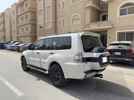 Riyadh, Vehicles, Cars & Trucks , SAR 57000,  Mitsubishi Pajero,  2018,  Automatic,  106000 KM,   GLS V6 3.5L