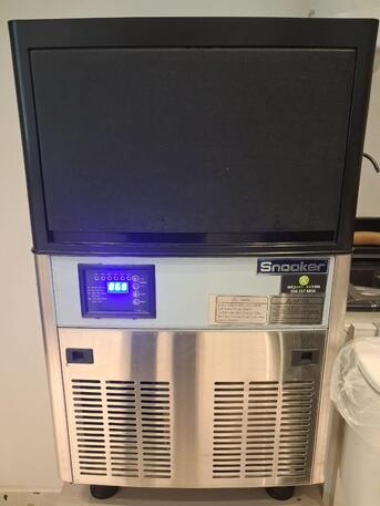 Riyadh, Appliances, SAR 1500,  Ice Maker For Coffee Shop