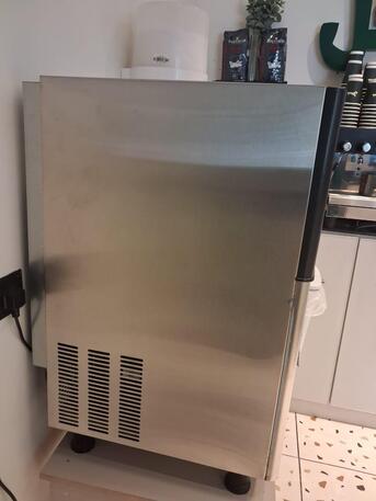Riyadh, Appliances, SAR 1500,  Ice Maker For Coffee Shop