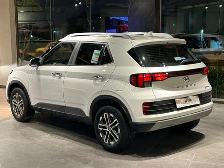 East Riffa, Vehicles, Cars & Trucks , BHD 4700,  Hyundai Venue,  2023,  Automatic,  40000 KM,   TURBO MODEL  FOR SALE
