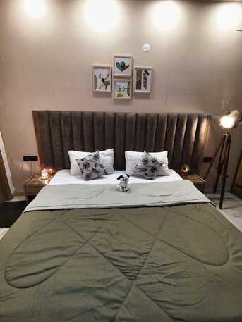 New Delhi, Holiday/Vacation Rentals, INR 120000/month,  2 BR,  125 Sq. Yard,  2 BHK Serviced Apartment  In Chittranjan Park