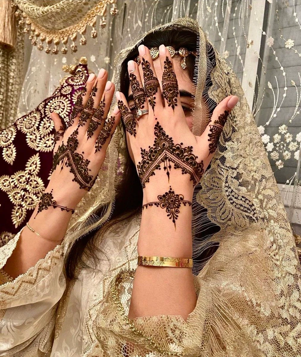 Jeddah, Beautician, Professional Henna Artist In Jeddah Makkah Madinah All Over KSA - Inaraelegance.com