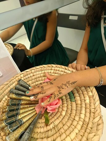 Jeddah, Beautician, Professional Henna Artist In Jeddah Makkah Madinah All Over KSA - Inaraelegance.com