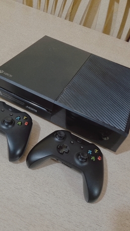 Riyadh, Video Games, SAR 400,  Xbox One 1 TB With 2 Controllers