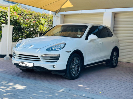 Manama, Vehicles, Cars & Trucks , BHD 4900,  Porsche Cayenne,  2013,  115000 KM,  Low Mileage - S - Full Option