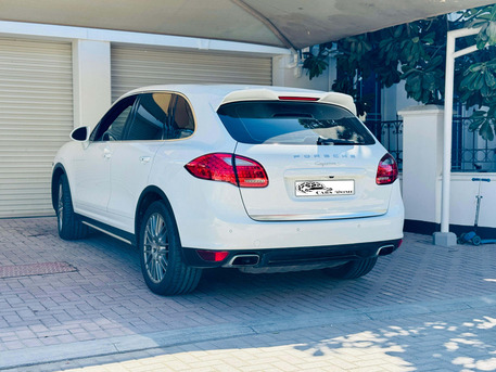 Manama, Vehicles, Cars & Trucks , BHD 1,  Porsche Cayenne S,  2013,  115000 KM,  Low Mileage - Full Option - S
