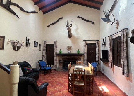 Barcelona, Real Estate For Sale, EUR 880000,  5 BR,  175 Sq. Meter,  Exclusive Country House With Gardens And Pool In A Natural Setting Near Marchenilla