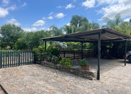 Barcelona, Real Estate For Sale, EUR 880000,  5 BR,  175 Sq. Meter,  Exclusive Country House With Gardens And Pool In A Natural Setting Near Marchenilla