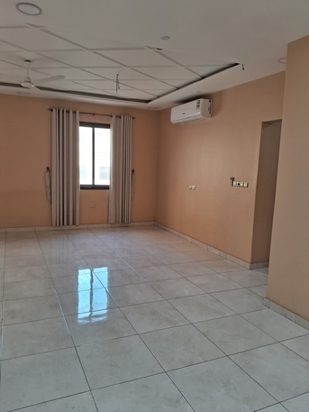 Riffa, Apartments/Houses, BHD 315/year,  3 BR,  Semi-furnished 3bhk And 1 Maid Room Riffa نص مفروش ٣ غرف الرفاع
