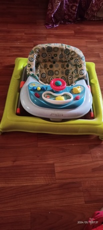 Hara, Free Items, Car Seat And Walker