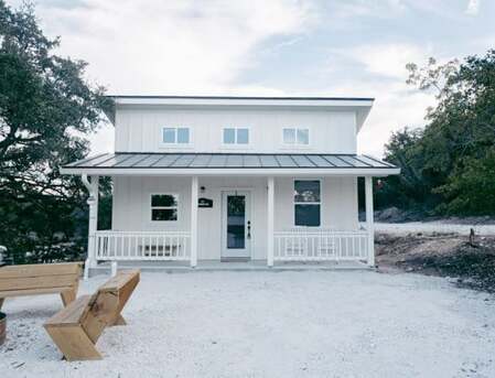 New York, Holiday/Vacation Rentals, 2 BR,  A Peaceful Vacation Stay In The Texas Hill Country At Hummingbird Haus