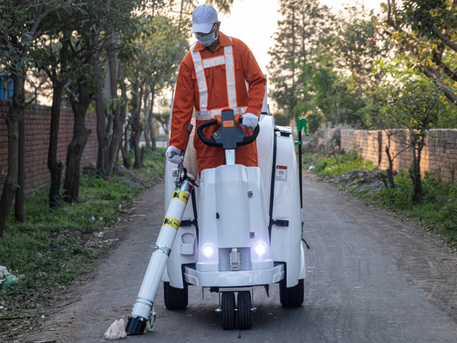 Chandigarh, Heavy Equipment, Outdoor Ride-On Litter Vacuum For Fast Area Cleaning