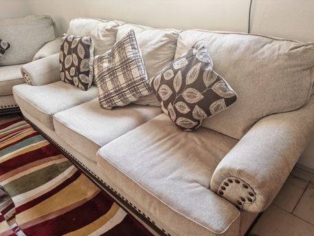 Jubail, Furniture, SAR 1500,  7 Seater Sofa Set With Marble Top Center Table For Sale | طقم كنب 7 أشخاص مع طاولة وسط رخا