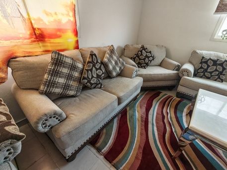 Jubail, Furniture, SAR 1500,  7 Seater Sofa Set With Marble Top Center Table For Sale | طقم كنب 7 أشخاص مع طاولة وسط رخا