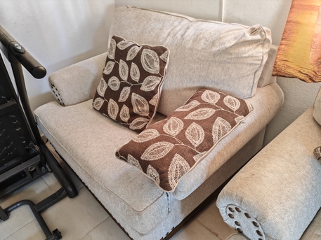 Jubail, Furniture, SAR 1500,  7 Seater Sofa Set With Marble Top Center Table For Sale | طقم كنب 7 أشخاص مع طاولة وسط رخا