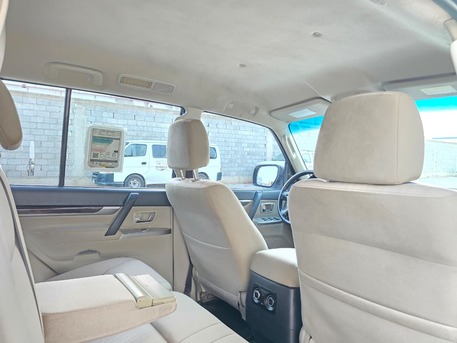 Riyadh, Vehicles, Cars & Trucks , SAR 72000,  Mitsubishi Pajero,  2020,  Automatic,  72000 KM,    GLS With 4x4 Urgent Sales (accident Free Car)