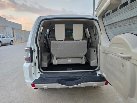 Riyadh, Vehicles, Cars & Trucks , SAR 72000,  Mitsubishi Pajero,  2020,  Automatic,  72000 KM,    GLS With 4x4 Urgent Sales (accident Free Car)